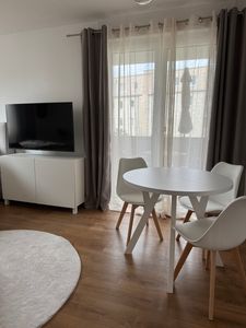 Dekori Runder Ausziehbarer Esstisch für Esszimmer, Wohnzimmer PERO, Loft-Stil, Durchmesser: 110 / 160 cm, Farbe: Eiche Craft Golden / Weiss Kunden-Foto 25