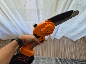 Grenintol 8 Zoll Akku-Kettensäge, 1000 W Mini Kettensäge mit 2 × 3000 mAh Akkus, Astsäge, Akku Motorsäge, Einhand-Kettensäge für Äste, Garten und Holz Kunden-Foto 3