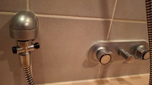 tecuro Duschstopp - Wasserstop für Handbrause Duschbrause - verchromt Kunden-Foto 1