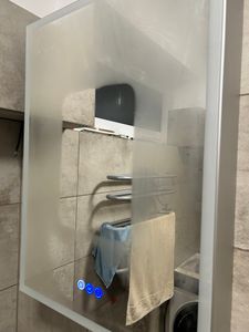 EMKE Spiegelschrank mit LED Beleuchtung 400 x 600 x 145mm mit beschlagfrei und 3 dimmbar Lichtfarbe, 1 Tür Badschrank mit Steckdose und Touchschalter Kunden-Foto 3