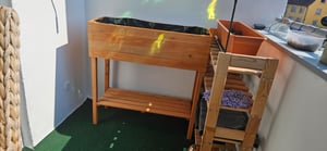 TTL GARDEN Balkon Hochbeet M 80x40x80 cm – Holz Pflanzkasten mit Ablage & Folie braun Kunden-Foto 5