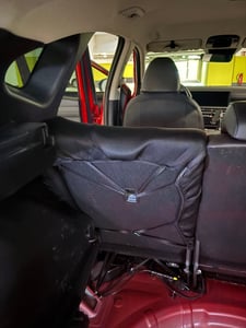Autostoelhoezen voor Hyundai Tucson NX4 | Complete set | AID-serie | Zwart met rode stiksels Klantenfoto 4