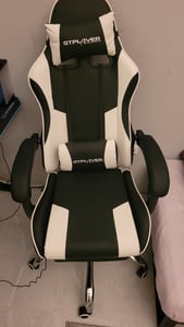 GTPLAYER Gaming-Stuhl Schreibtischstuhl, Ergonomischer Bürostuhl Mit Massagefunktion und Fußstütze, Gestänge Handlauf, Fußkreuz aus Stahl, Weiß Kunden-Foto 1