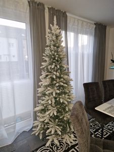 Yorbay 210cm Künstlicher Weihnachtsbaum Slim mit Beleuchtung LED Tannenbaum für Weihnachten-Dekoration, Schneebeflockt, Schmal, Weiß Kunden-Foto 3