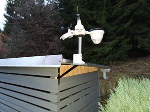 VEVOR Funkwetterstatione 7in1 Solar Wettercenter 7,5 Zoll Display 150m Übertragungsreichweite Außensensor Wetterstation Forest Kunden-Foto 1