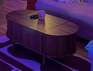 Mesa de centro ovalada Merax, fabricada en MDF con patas de madera maciza, mesa de centro para sala de estar con altura ajustable, mesa auxiliar con espacio de almacenamiento y tapa abatible, estilo vintage y color natural Foto del cliente 1