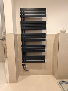 EMKE Handtuchtrockner Elektrisch Asymmetrie Badheizkörper mit Timing Thermostat Handtuchwärmer 762 x 600mm Anthrazit Handtuchhalter Heizkörper mit 400W Heizstab Kunden-Foto 2