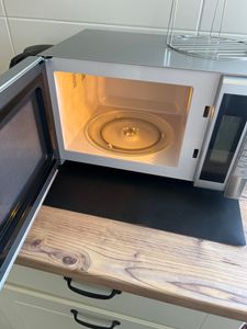 MEDION MD 14482 Mikrowelle mit Grill / 20L Garraum / 8 Automatikprogramme/Auftaufunktion / 800 Watt Mikrowellen- und 1000 Watt Grillleistung/Zeitschaltuhr/Grillrost Kunden-Foto 7