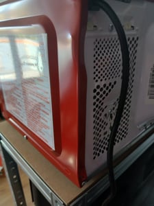 MEDION Retro Mikrowelle klein (20 Liter, ca. 800 Watt, 5 Mikrowellenstufen, 8 Automatikprogramme, Digitale Anzeige, Auftaufunktion, kompakt, MD15000) rot Kunden-Foto 2