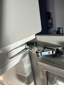 Türscharnierset AEG 4055504197 für Kühlschrank Gefrierschrank KühlGefrierKombination Kunden-Foto 1