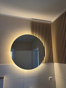 SensaHome - Okrúhle kúpeľňové zrkadlo bez rámu s LED osvetlením - stmievateľné - Nástenné zrkadlo - 60 cm Fotografia od zákazníka č. 2
