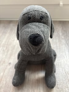 Relaxdays Fermaporta a forma di cane, in tessuto con imbottitura in sabbia, paracolpi per pavimenti, sacchetto decorativo da interno, A x L x P: 28 x 17 x 19 cm, grigio Foto del cliente 2