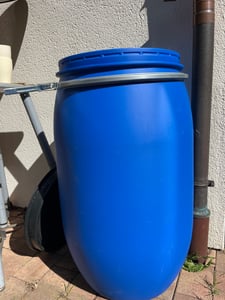 kanister-vertrieb® 2 Stück 60 Liter Deckelfass, Kunststofffass, Futtertonne, Fass, Weithalsfass Farbe blau inkl. Etikett (2x60 D) Kunden-Foto 1