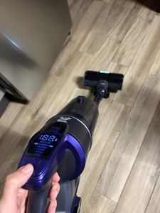 2026 Kabelloser SmartAI Staubsauger Redkey X18,60KPa 500W 80 Min,8-in-1 Multifunktion mit LED,Intelligenter Automatikmodus,ideal für Tierhaarea Kunden-Foto 4