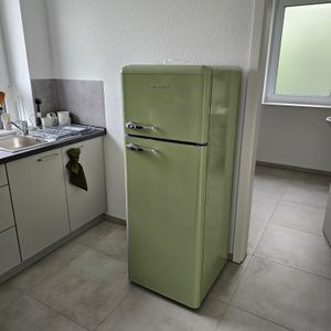 SCHOEPF Retro Kühl- Gefrierkombination / RKG218SG / Grün / 211 L / Retro Kühlschrank mit Gefrierfach / mint-grün Kunden-Foto 1