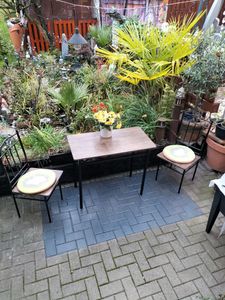 Kleine Essgruppe , Dekoration im Garten 