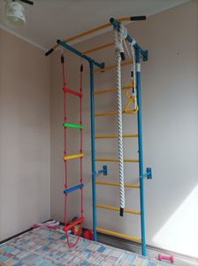SucceBuy 5-in-1 Indoor-Klettergerüst für Kleinkinder, Kletterspielset mit schwedischer Leiter Kohlenstoffstahl, Wandleiter, Klimmzugstange, Strickleiter, Turnringe, trägt 100 kg, mehrfarbig Kunden-Foto 11