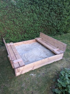 Bac à sable en bois avec bancs imprégnés 150cm Photo du client 1
