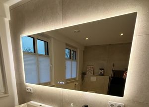 LED Spiegel mit Uhr 120×70cm 3 Lichfarbe dimmbar Memory Touch/Wandschalter Beschlagfrei Spiegel Kunden-Foto 3