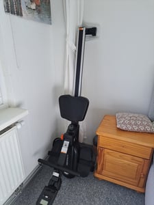 MERACH klappbares Rudergerät – leise Magnetbremse, 16 Stufen, LCD-Display & Tablet-Halter, Kinomap-App, gepolsterter Sitz, Ganzkörper-Workout Kunden-Foto 4