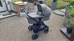 Joie Finiti kinderwagen – Beste koop 2025, inklapbaar, UPF 50+, vering voor alle vier wielen, inclusief regenbescherming en transporttas, model Evergreen V2 Klantenfoto 1