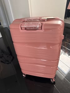 SKYCASES Travel One – Mittelgroßer-Koffer 68 L - Hartschalenkoffer aus Polypropylen – mit 4 Rollen & Kombinationsschloss – 41 x 24 x 69 cm - Hellrosa Kunden-Foto 6