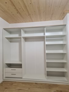 Schwebetürenschrank Kleiderschrank 250cm Weiß/Weiß mit Spiegel und Schubladen LION Kunden-Foto 1