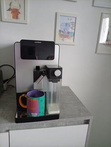 Volautomatische koffiemachine Cecotec Cremmaet Latte. 1350W, 19 bar, thermoblock, 6 dranken, melkopschuimer, 5 maalstanden Klantenfoto 1