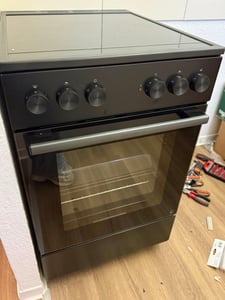 Gorenje GEC5A20BG Elektroherd mit Glaskeramikkochfeld, Standgerät, 74 Liter Backofen mit AquaClean, schwarz Kunden-Foto 2