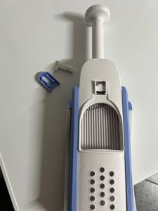 Mehrzweckschneider Gemüseschneider Gemüsehobel Küchenhobel Gemüsereibe - Blau - SLICEWISE Kunden-Foto 1