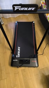 FunLife F1 Walking Pad klappbar – 3-in-1 Untertisch Laufband mit Haltegriff, 1–8 km/h, kompakt & leise für Zuhause, Büro & Homeoffice Kunden-Foto 4