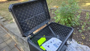 Walizka motocyklowa Top Case 65L wykonana ze stopu aluminium, wodoodporna, amortyzująca wstrząsy, podwójnie zamykana, z 2 kluczami, odblaskową naklejką Zdjęcie produktu od klienta nr 2