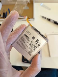 Original Samsung Galaxy S22 S901B EB-BS901ABY Akku Batterie Battery 3700mAh Accu GH82-27494A 14.35 Wh inklusive vormontierte Klebefolie Kunden-Foto 4