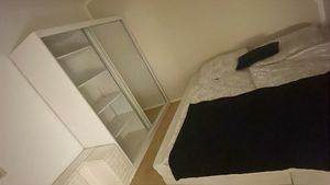 Schwebetürenschrank Kleiderschrank Bono 05, 160 cm, Weiß/Weiß mit Spiegel Kunden-Foto 5