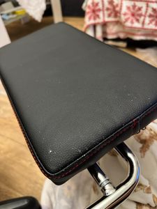 GTPLAYER Gaming-Stuhl ACE PRO, Ergonomischer Bürostuhl Neigbare Armlehnen Mit Fußstütze, Hi-Fi Lautsprecher, Beeindruckende Klang-atmosphäre, Rotwein Kunden-Foto 4