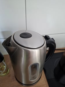 Aigostar - Wasserkocher Edelstahl 1,7L, 2200W, mit Kalkfilter, LED Beleuchtung, Mit Wasserstandsanzeige, Schnelles Kochen, Abschaltautomatik, BPA frei Kunden-Foto 3