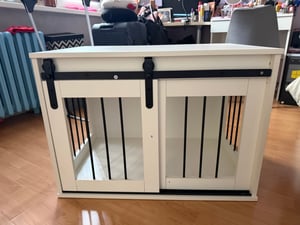 Meuble pour chien COSTWAY, cage pour chien robuste de 80 cm avec porte coulissante de style grange, structure métallique, armoire pour chien en bois, table d'appoint décorative blanche Photo du client 1