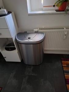Rijoka Sensor Cestino per rifiuti 8L - Plastica - Chiusura morbida - Senza impronte digitali - Design moderno - Nero Foto del cliente 2