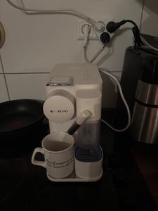 NESPRESSO ORIGINAL | Gran Lattissima | Kaffeekapselmaschine von De'Longhi | Schwarz Kunden-Foto 2
