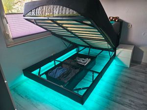 Letto imbottito ProximaX 140x200cm con connessione USB, letto a molle idrauliche con contenitore, letto matrimoniale per ragazzi con LED e rete a doghe e contenitore per la testata con LED Foto del cliente 4
