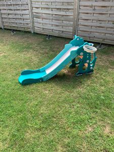 Fiqops Kinderrutsche Rutsche Gartenrutsche 4-in-1 Kinder Spielplatz mit Basketballkorb Wurfring Englisch-Lerngerät Grün Kunden-Foto 2