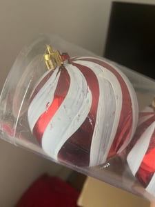 Weihnachtskugeln 10-teilig – Bruchfest aus Kunststoff, Rot/Weiß im Candy-Style – Christbaumkugeln Set für Weihnachtsbaum & Deko Kunden-Foto 1