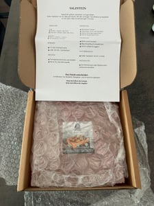Marie Fleur Salzstein 20x20x2,5 cm – Grillstein & Salzplatte für Steak, Fisch und Gemüse – BBQ Zubehör zum Grillen, Servieren & Kühlen Kunden-Foto 2