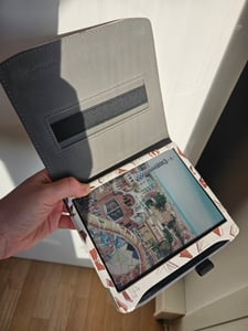kwmobile Flip Hülle kompatibel mit Pocketbook Era / Era Color / Era Lite - Vorderfach Handschlaufe - Bücher und Seiten Beige Braun Gold Kunden-Foto 1