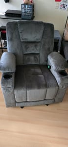 M MCombo Fernsehsessel elektrisch verstellbar, Relaxsessel mit Liegefunktion, TV Sessel mit Massage & Wärmefunktion, USB & Getränkehalter, Wohnzimmer, Stoff, 7008 (Grau) Kunden-Foto 1