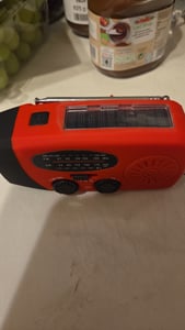 Solar radio,Selbstbetriebenes Kurbelradio mit LED-Taschenlampe,Notfallradio AM/FM Wetter Wind Up Radio, Handkurbel-Dynamo für Notladung von Smartphone Kunden-Foto 10