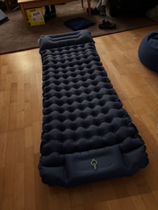 Daitore Isomatte Selbstaufblasend, Luftmatratze Camping mit Fußpumpe,Outdoor Isomatte Camping Ultraleicht Kleines Packmaß Camping Schlafmatte Matratze Kunden-Foto 1
