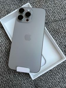 Apple iPhone 16 Pro Max , 17,5 cm (6.9"), 2868 x 1320 Pixel, 512 GB, 48 MP, iOS 18, Sand Kunden-Foto 10