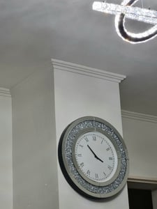 WISFOR Wanduhr 60 cm, rund Dekouhr, Atmosphera Küchenuhr Wohnzimmer Bürouhr, Leise Römischen Ziffernr, Glas, Gold Kunden-Foto 1