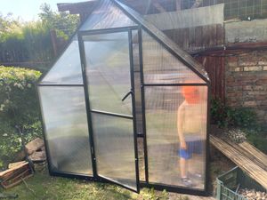 UISEBRT Hliníkový skleník Premium 380x250x205cm, 9,5m², zahradní skleník se zesíleným základem, střešním oknem a dveřmi, odolný vůči povětrnostním vlivům a teplotám, pro rajčata, zeleninu a rostliny Fotografie od zákazníka č. 2